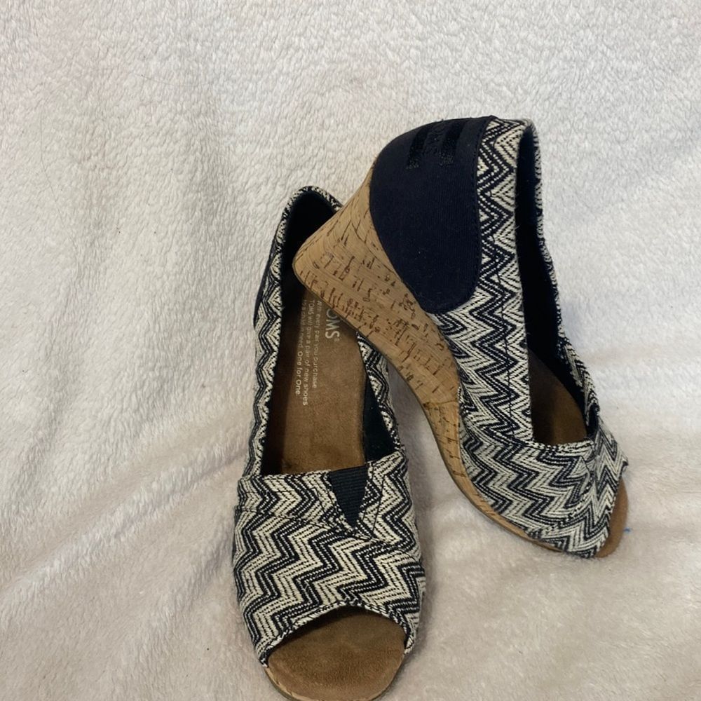 Toms Black and Cream Wedges